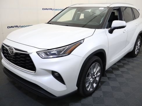 Used 2021 Toyota Highlander Limited AWD/4WD image 12
