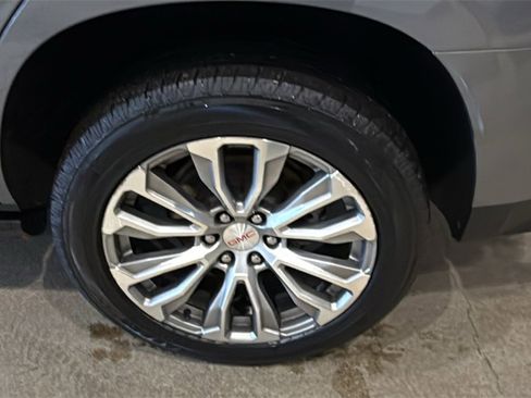 Used 2021 GMC Yukon Denali w/ Denali Premium Package image 10