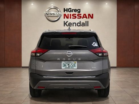 Used 2023 Nissan Rogue SV FWD image 6