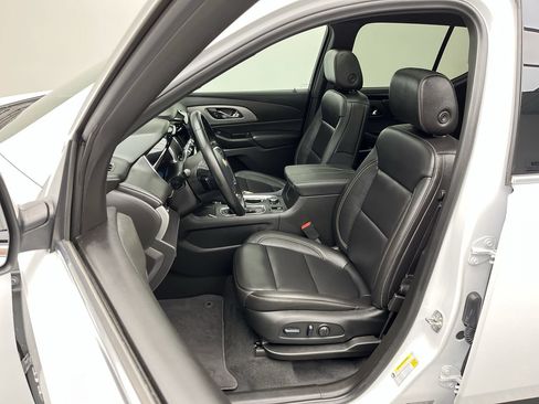 Certified 2023 Chevrolet Traverse LT w/ LT Premium Package AWD/4WD image 10