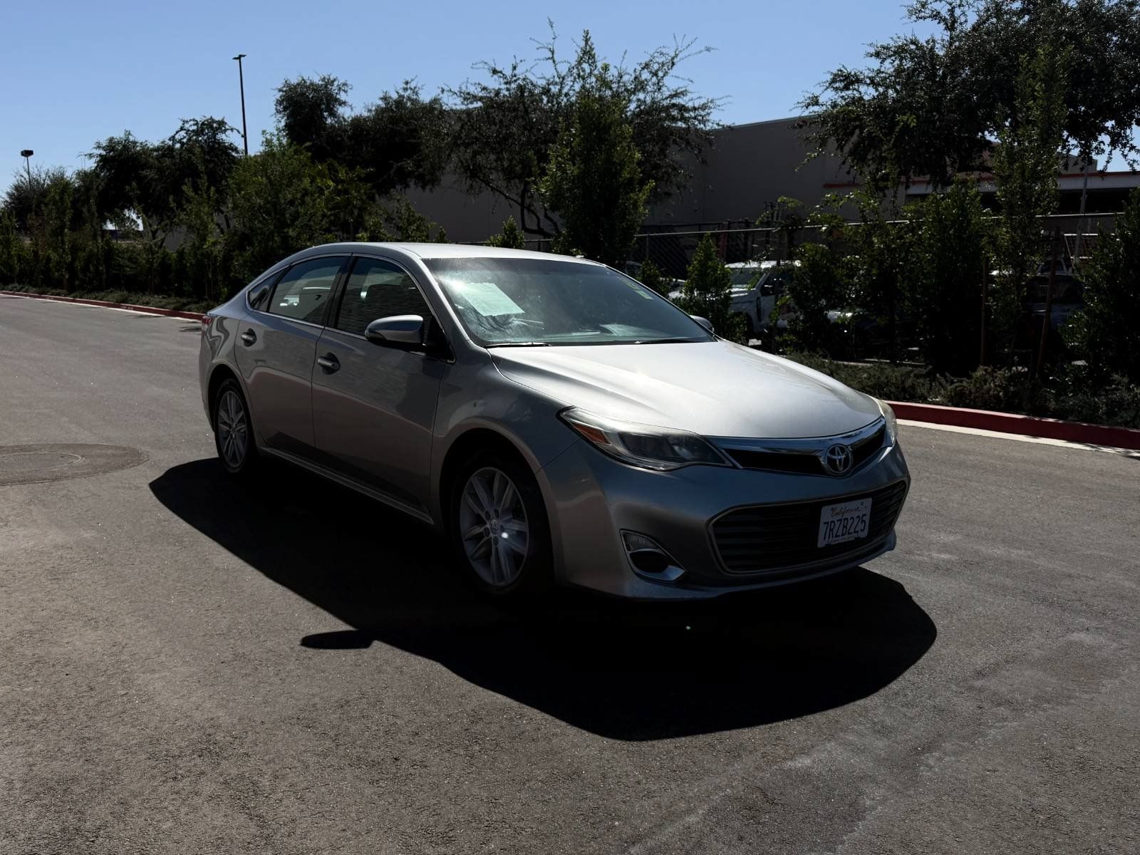 Used 2015 Toyota Avalon XLE FWD image 3