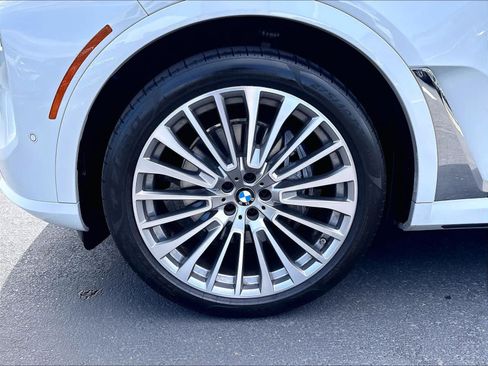 Used 2023 BMW X7 xDrive40i w/ Executive Package AWD/4WD image 38