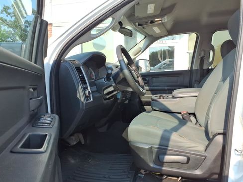 Used 2018 RAM 2500 Tradesman w/ Chrome Appearance Group AWD/4WD image 9