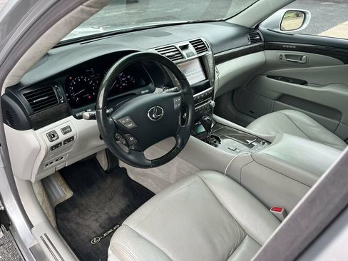Used 2011 Lexus LS 460 L w/ Luxury Pkg AWD/4WD image 24