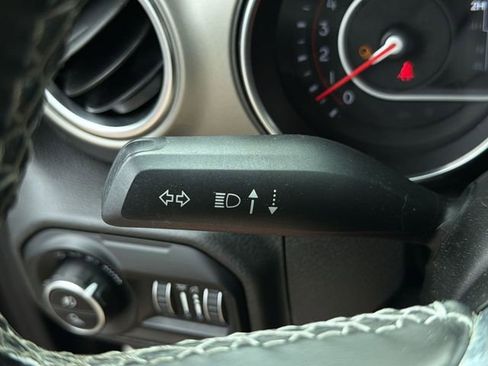 Used 2021 Jeep Gladiator Rubicon AWD/4WD image 32