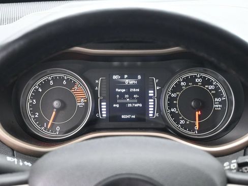 Used 2017 Jeep Cherokee Latitude w/ Cold Weather Group AWD/4WD image 11