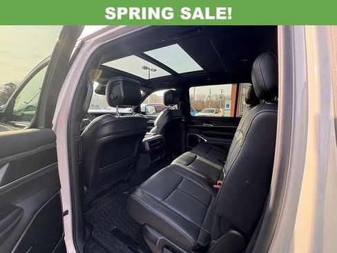 Used 2022 Jeep Wagoneer Series III w/ Premium Group I image 12