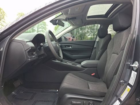 Used 2023 Honda Accord EX image 14