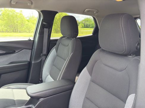 Used 2023 Chevrolet TrailBlazer LT FWD image 16