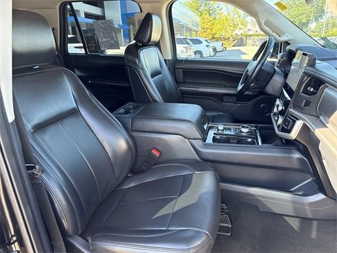 Used 2024 Ford Expedition XLT image 26