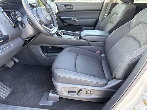 Used 2025 Nissan Pathfinder SV AWD/4WD image 27