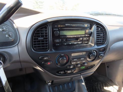 Used 2005 Toyota Sequoia SR5 image 19