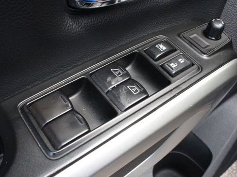 Used 2023 Nissan Titan SV AWD/4WD image 17