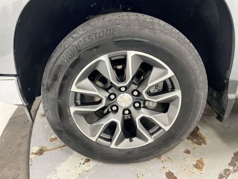 Used 2024 Chevrolet Silverado 1500 LT AWD/4WD image 27