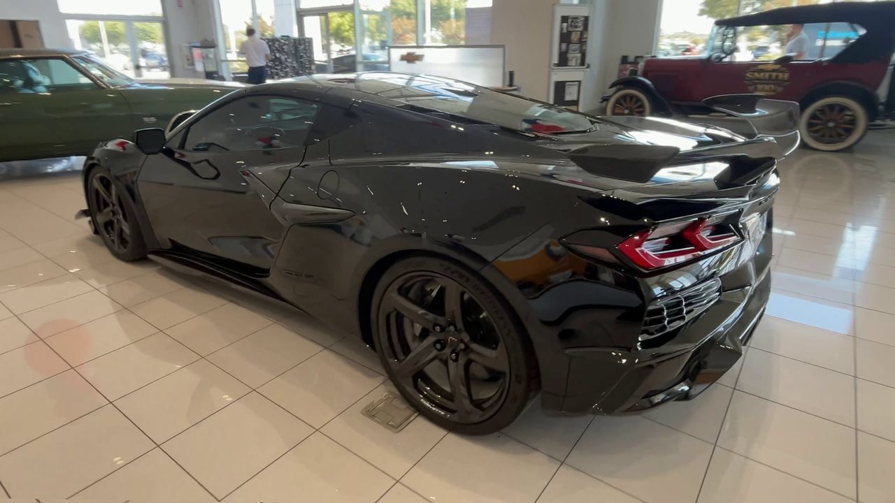 Used 2024 Chevrolet Corvette Z06 w/ Z07 Performance Package RWD image 5