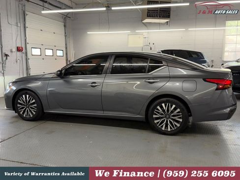 Used 2023 Nissan Altima 2.5 SV FWD image 12