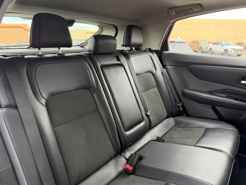 Used 2024 Nissan Ariya FWD image 40