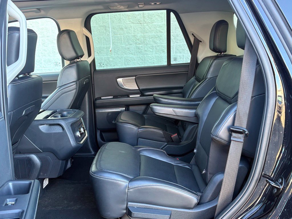Used 2025 Ford Expedition Platinum AWD/4WD image 18