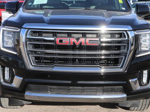 Used 2022 GMC Yukon SLT w/ SLT Premium Package image 2