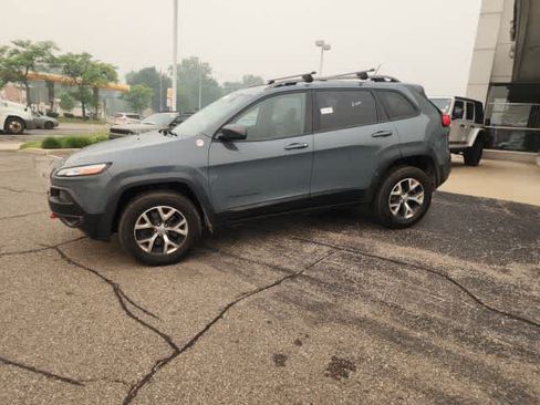 Used 2015 Jeep Cherokee Trailhawk w/ Leather Interior Group AWD/4WD image 27