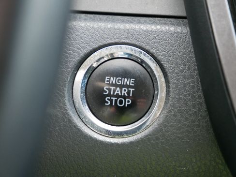 Used 2018 Toyota Camry XLE FWD image 29