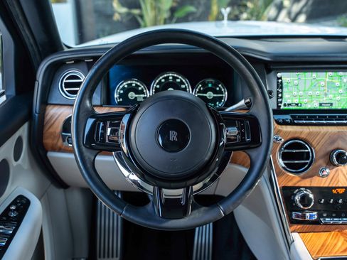 Certified 2021 Rolls-Royce Cullinan image 27