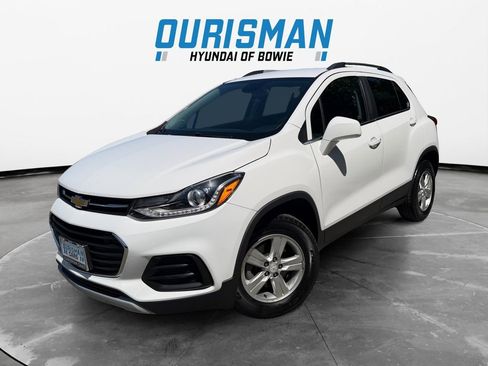Used 2020 Chevrolet Trax LT AWD/4WD image 2