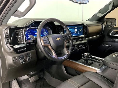 Used 2022 Chevrolet Silverado 1500 High Country w/ Technology Package AWD/4WD image 15