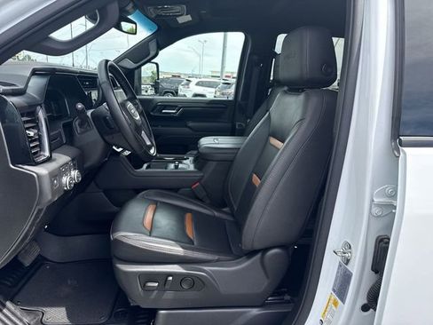 Used 2025 GMC Sierra 2500 AT4 AWD/4WD image 11
