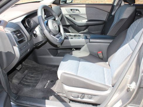 Used 2023 Nissan Rogue SV image 15