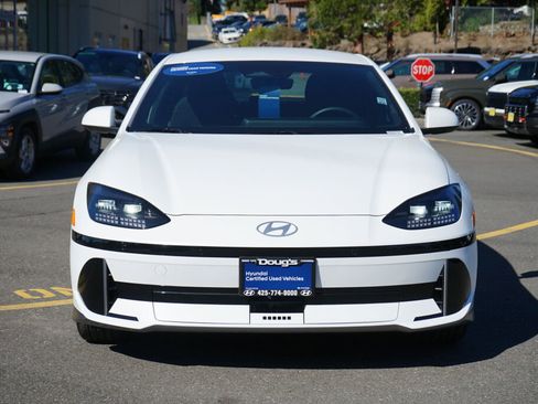 Used 2024 Hyundai Ioniq 6 SE RWD image 2