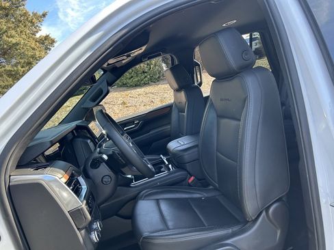 Used 2025 GMC Yukon Denali image 34