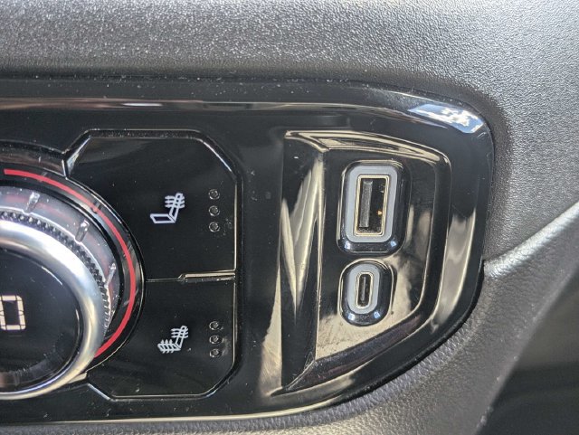 Used 2025 GMC Sierra 1500 SLT AWD/4WD image 24