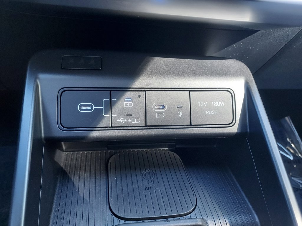Used 2024 Hyundai Kona Limited AWD/4WD image 19