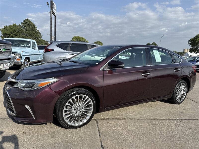 Used 2016 Toyota Avalon Limited w/ Toyota Safety Sense Package FWD image 2