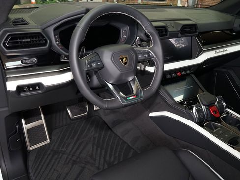 Used 2026 Lamborghini Urus SE image 9