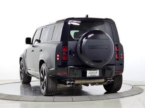 Used 2025 Land Rover Defender 110 X-Dynamic SE AWD/4WD image 5