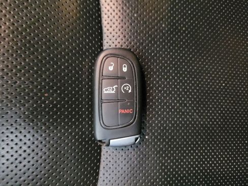 Used 2019 Jeep Cherokee Limited AWD/4WD image 32