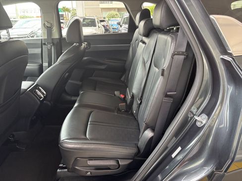 Used 2024 Kia Sorento S FWD image 28