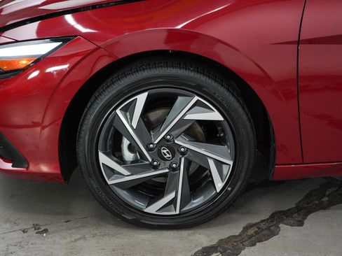 Used 2025 Hyundai Elantra SEL FWD image 28