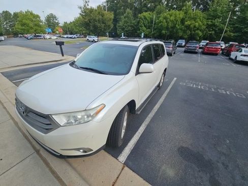 Used 2013 Toyota Highlander SE AWD/4WD image 4