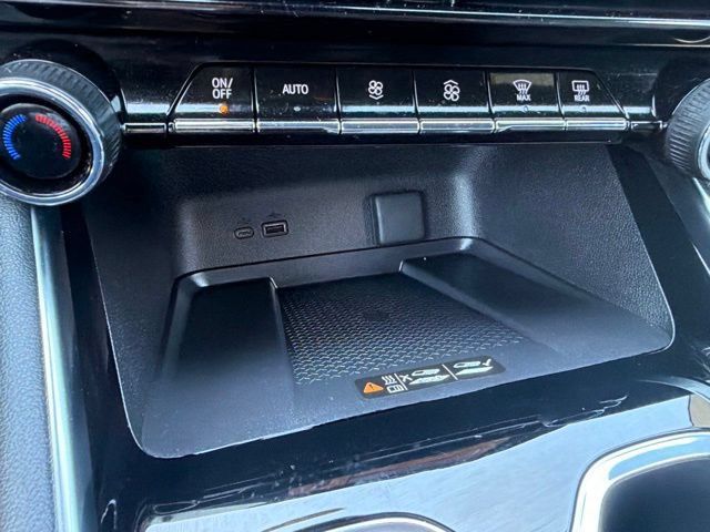 Used 2024 Chevrolet Traverse LT w/ LPO, Floor Liner Package FWD image 24