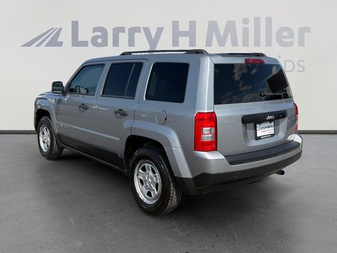 Used 2017 Jeep Patriot Sport FWD image 3