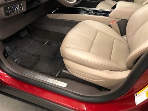 Used 2022 Lincoln Corsair AWD w/ Premium Package image 17