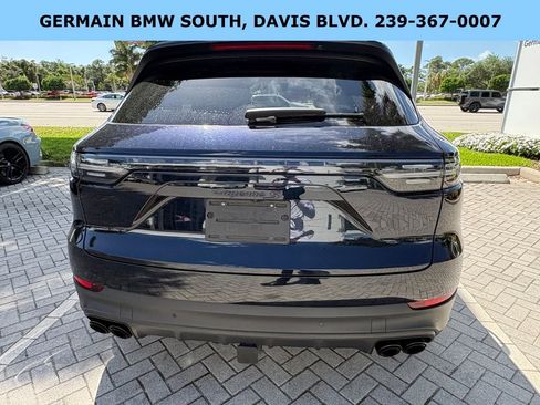 Used 2022 Porsche Cayenne S Platinum image 12