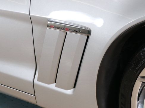 Used 2011 Chevrolet Corvette Grand Sport w/ Preferred Equipment Group RWD image 11