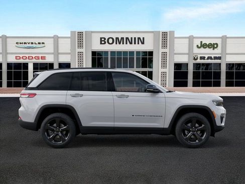 New 2025 Jeep Grand Cherokee Limited w/ Black Appearance Package image 21