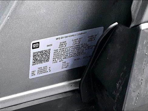 Used 2024 Chevrolet Trax LT w/ Driver Confidence Package FWD image 32