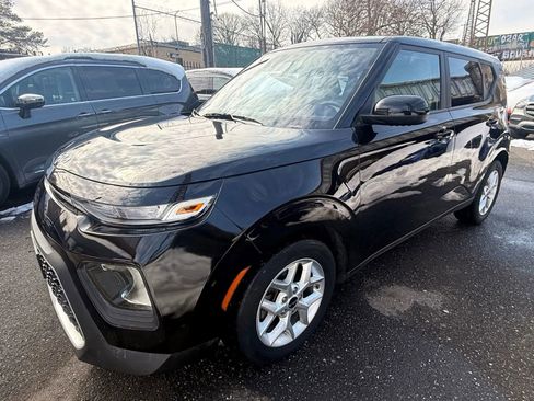 Used 2022 Kia Soul LX w/ Technology Package image 1