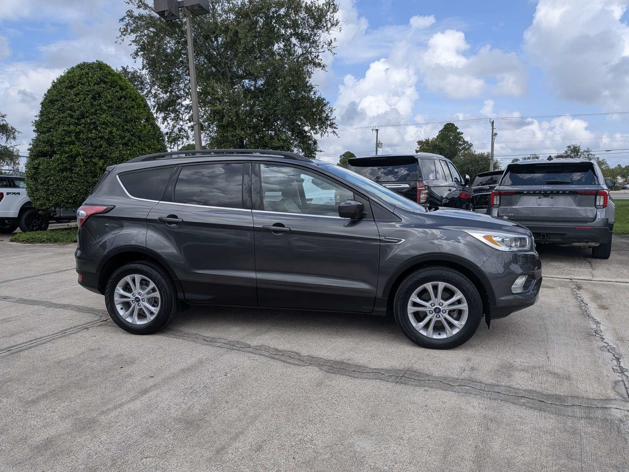 Used 2018 Ford Escape SEL FWD image 3